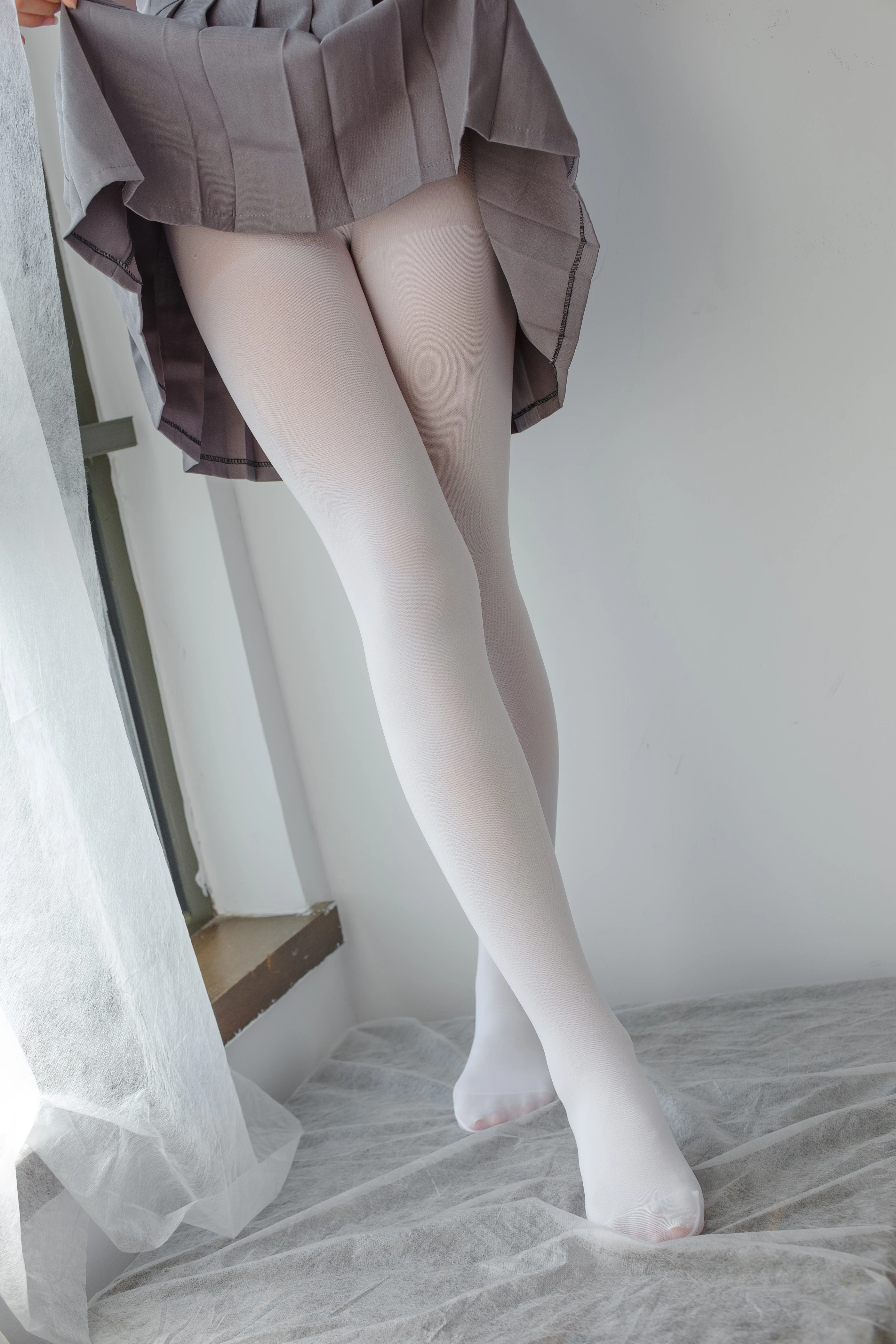 森萝财团 [BETA-029] 玩手机的白丝少女 [182P]插图2
